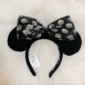 Interchangeable bow Minnie Mouse ears